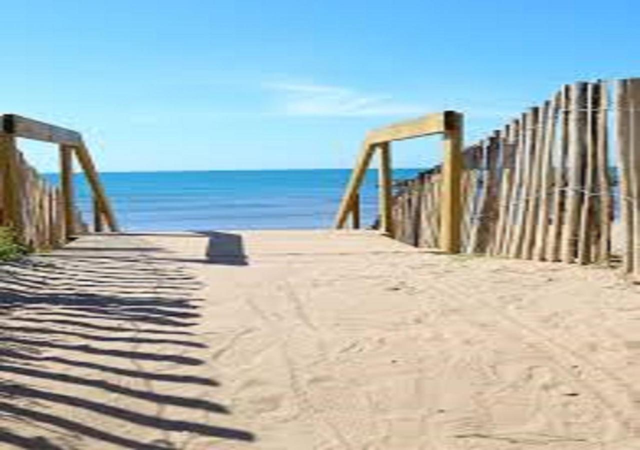 Camping La Carabasse Vias-Plage-T4 Climatise,Tout Confort, Emplacement Calme ! エクステリア 写真